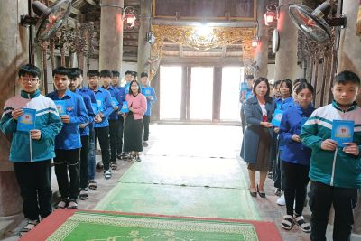 TRƯỜNG THCS TRỊNH XÁ TỔ CHỨC LỄ KÊT NẠP ĐOÀN VIÊN MỚI